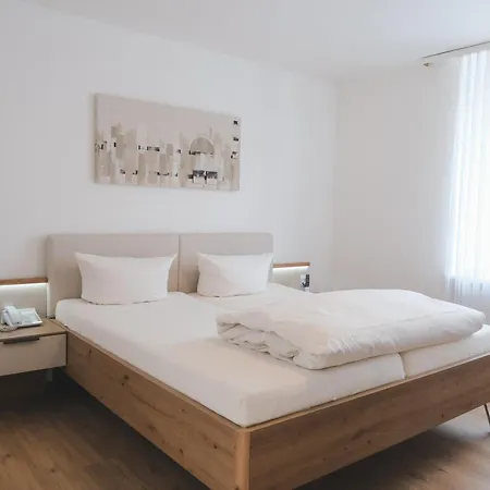 Alt Apartment *